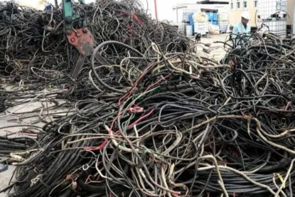 Melayani pembelian besi tua, aluminium, tembaga, stainless steel, dan scrap logam lainnya.