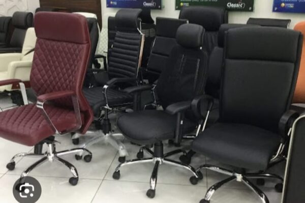 Menerima pembelian inventaris dan aset kantor yang sudah tidak digunakan.