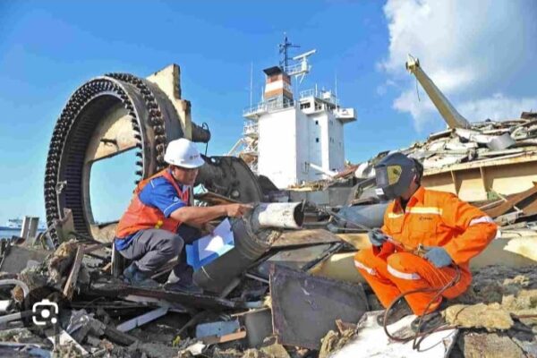 Melayani pembelian peralatan kantor hasil lelang dan penghapusan aset.